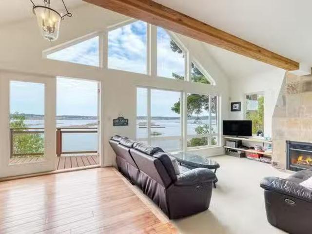 Madrona Way