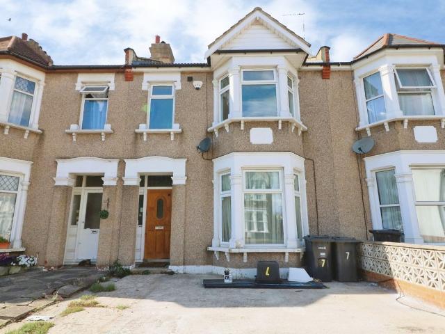 Mafeking Avenue, Ilford IG2, 4 bed detached house to rent, £3,250 pcm | PrimeLocation