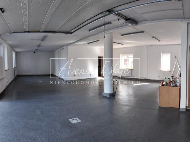 Magazyn i biura po remoncie, Gocławek, 600 m²