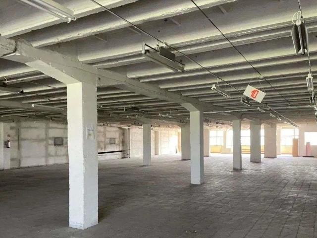 Magazyn 230 m² z rampą i ochroną na Mokotowie