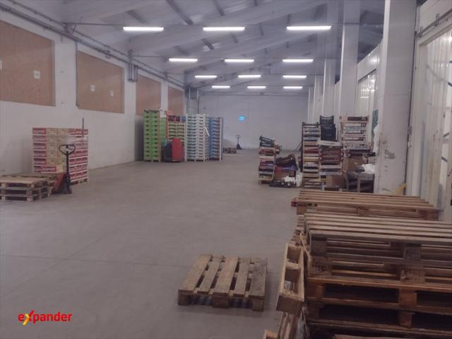 Magazyn 460 m² z biurami, ogrzewaniem i dużą bramą