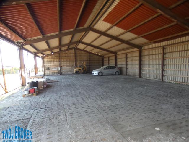 Magazyn 570 m² w centrum Pszczółek z dostępem do wody i prądu