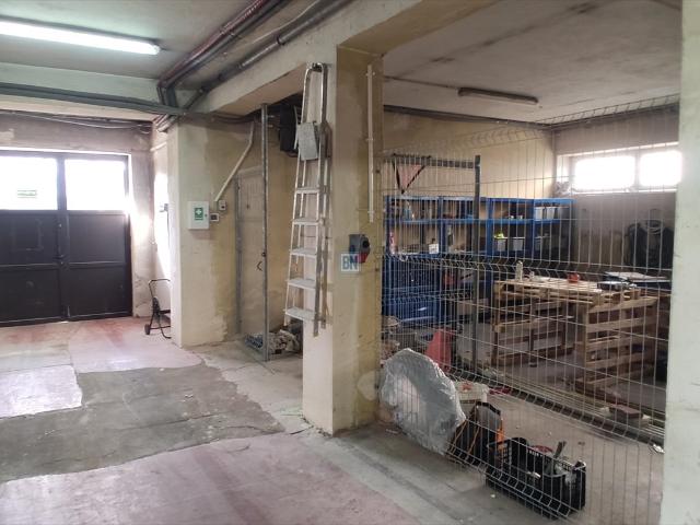 Magazyn 51 m² z ogrzewaniem i parkingiem w Zabrzu