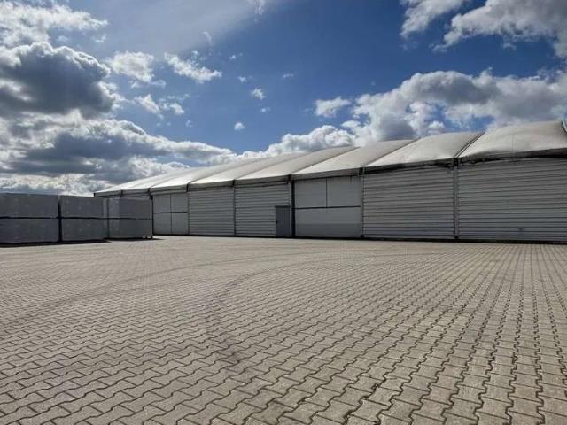 Magazyny i biura w Teresinie 1000 m² z placem