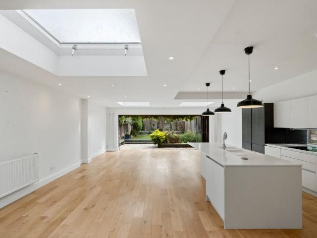 Magdalen Road, London SW18, 5 bed semi detached house to rent, £8,000 pcm | PrimeLocation