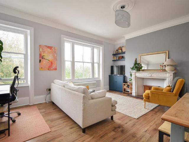 Magdalen Road, St Leonards On Sea TN37 2 bed maisonette to rent £1,250 pcm £288 pw