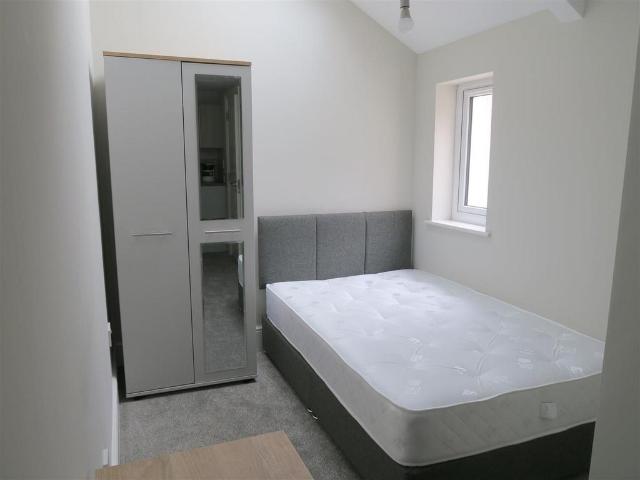Magdalene Street, Somerset TA1 Studio to rent £550 pcm £127 pw