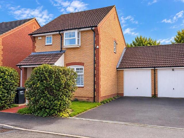 Magennis Close, Gosport, PO13 3 bed house to rent £1,700 pcm £392 pw