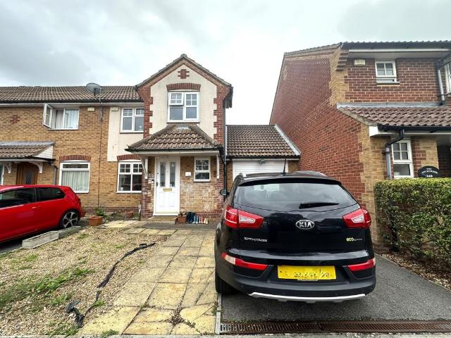 Magennis Close SILVER SUB, Hampshire. 3 bed semi detached house to rent £1,400 pcm £323 pw