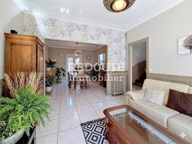 PROCHE EPERNAY: Agréable maison avec 4 chambres