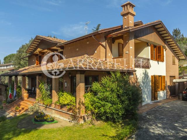 Magione, Villa signorile di circa 530mq con piscina e giardi. 620m² Magione