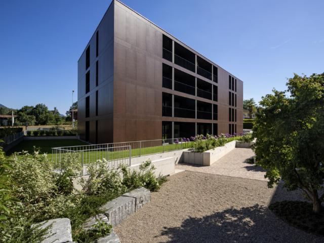 MAGLIASO · ATTICO DUPLEX CON AMPIE TERRAZZE · ELEGANZA CONTEMPORANEA