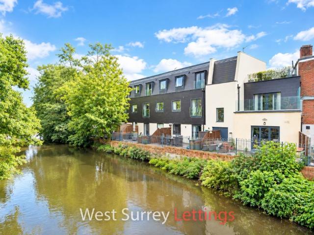 Magna Riverside, GU7 1HH 2 bed apartment to rent £1,800 pcm £415 pw