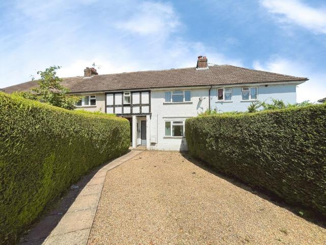 Magna Road, Englefield Green, Egham. 5 bed terraced house to rent £2,000 pcm £462 pw