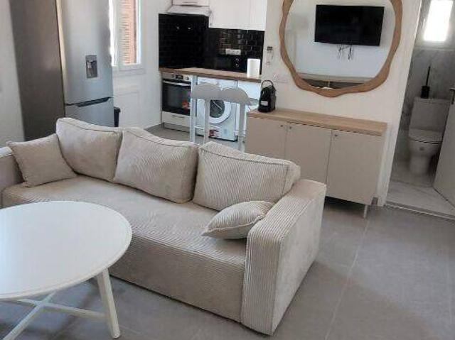 MAGNAN A LOUER 2 PIECES RENOVE MEUBLE ET TRAVERSANT 40m²
