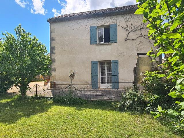 Magnanerie en pierre avec dépendance et garage 110m² Collias