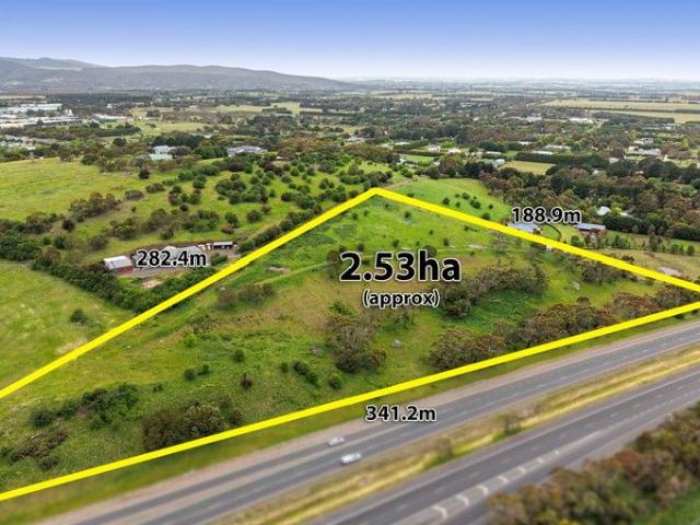 Magnet Lane, New Gisborne A Rare Opportunity in the Heart of New Gisborne