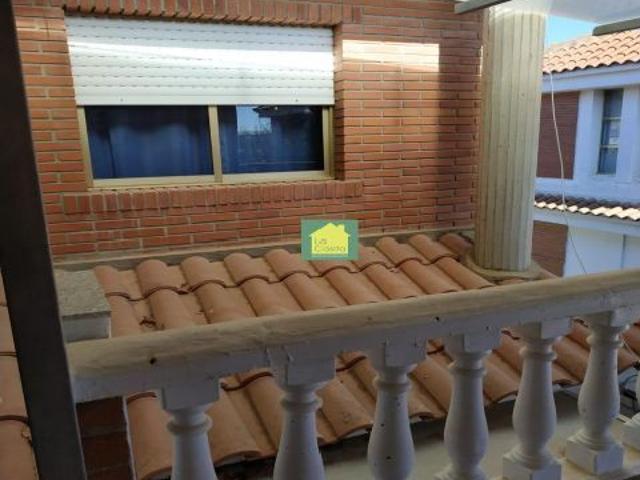 MAGNIFICO CHALET ADOSADO EN MADRIGUERAS