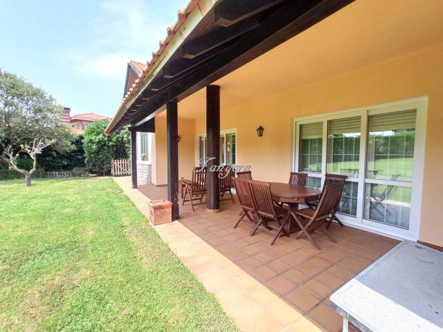 Magnífico chalet con vistas al mar en La Galea