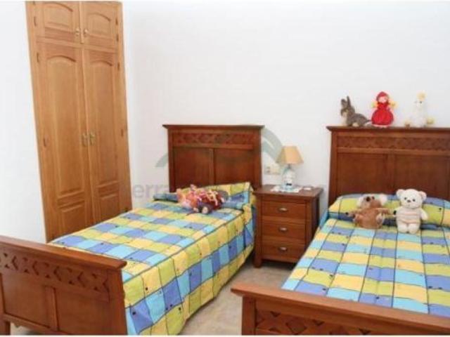 Magnífico Chalet con Huerto y Jardín
