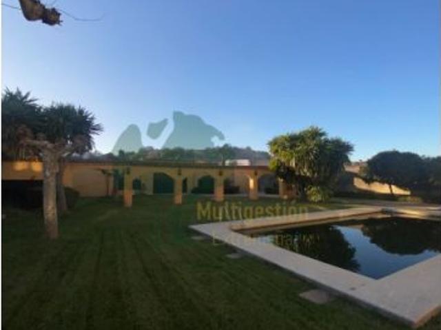 MAGNÍFICO CHALET CON PARCELA DE 1600 m2 EN TRUJILLO