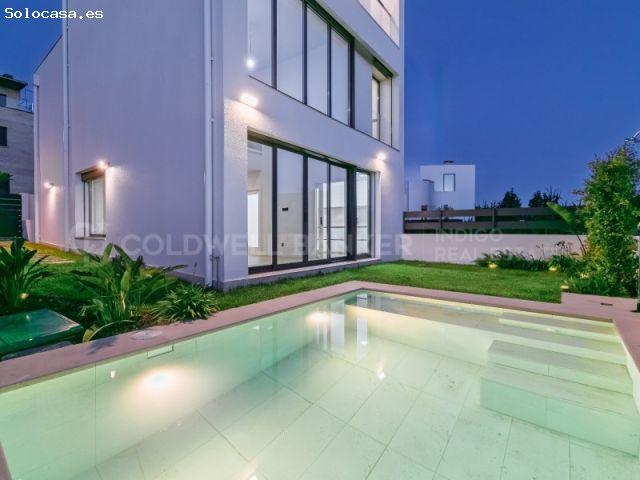 Magnífico chalet con piscina privada, jardín y al lado de la playa