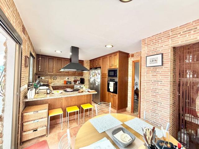 Magnífico chalet de dos plantas situado en la zona de La Cañ. 313m² La cañada