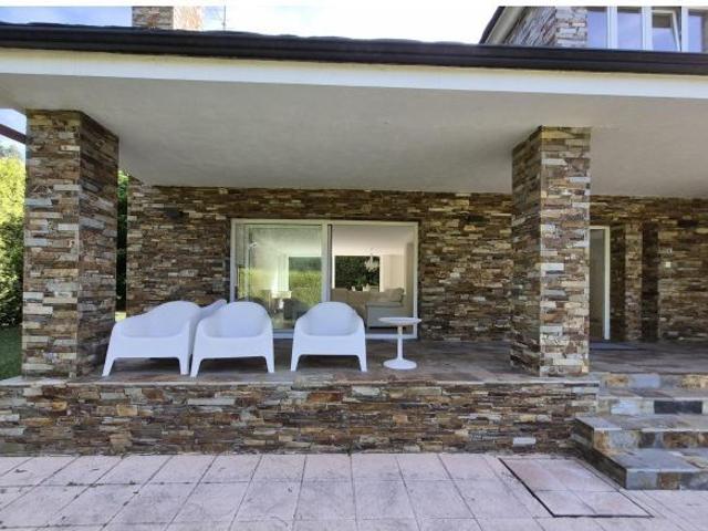 Magnífico Chalet en Bergondo, listo para entrar