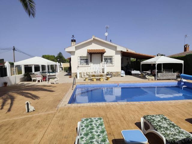 MAGNÍFICO CHALET EN EL VISO DE SAN JUAN !