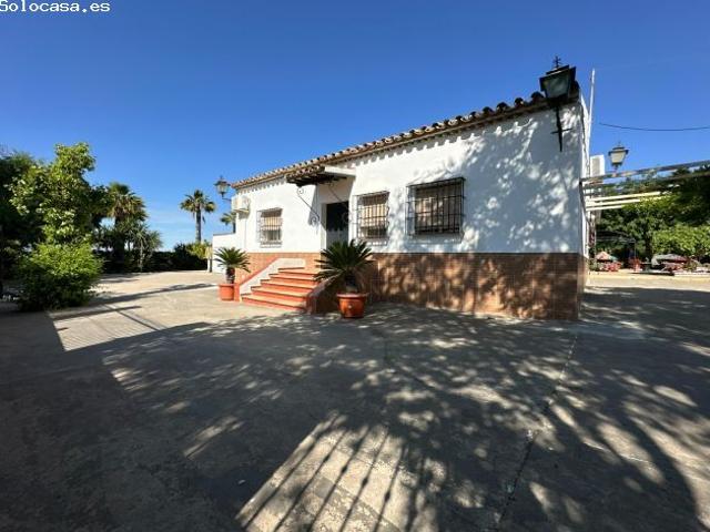 MAGNIFICO CHALET HIPOTECABLE UBICADA EN LOS ALGARBLES. LA CARLOTA CORDOBA