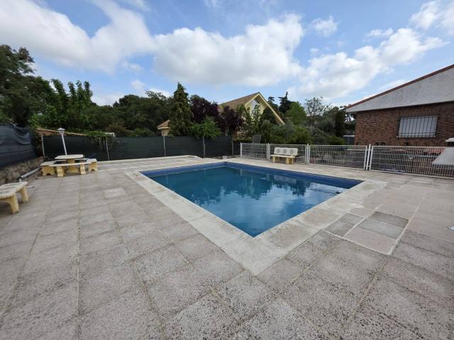 ¡ MAGNIFICO CHALET INDEPENDIENTE CON PARCELA DE 1.200m² Y PISCINA PRIVADA EN BRUNETE !