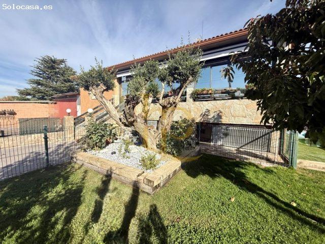 MAGNÍFICO CHALET INDEPENDIENTE DE 4HABITACIONES CON PARCELA Y PISCINA EN
