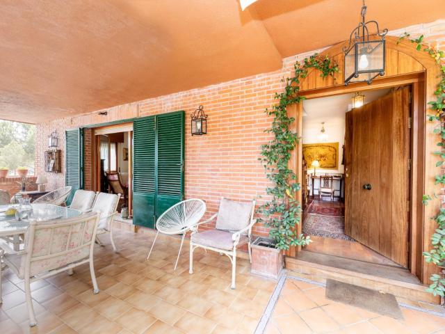 MAGNÍFICO CHALET INDEPENDIENTE EN URBANIZACIÓN EXCLUSIVA CON PISCINA JUNTO A LA COLONIA TORRELODONES