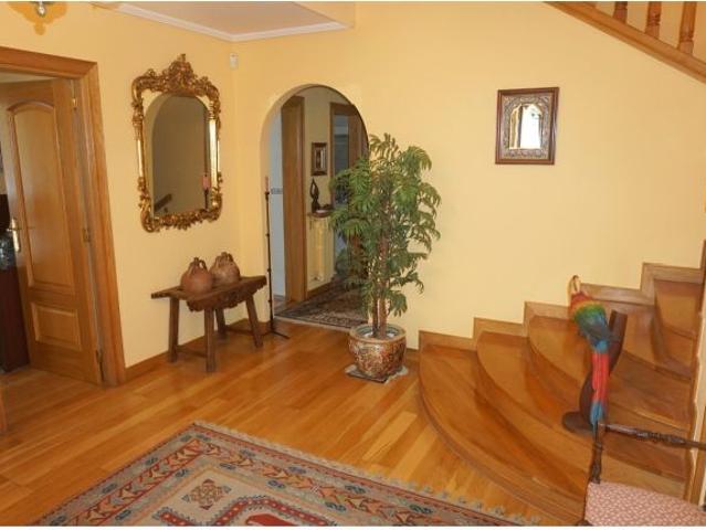MAGNÍFICO CHALET UNIFAMILIAR EN ELORRIAGA. EN URBANIZACIÓN PRIVADA