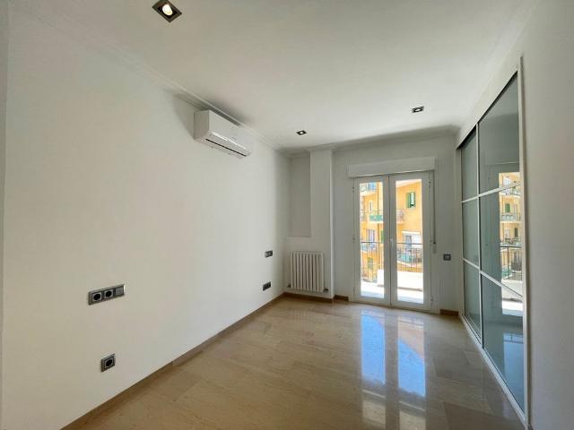 Magnifico apartamento en el Paseo Mallorca, Palma. Terraza, sin muebles, parking, 4 dormitorios