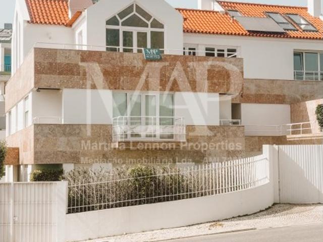 Magnifico apartamento T1 no centro de Cascais, mais um quarto adicional para hóspedes ou escritório. Grande terraço com vista para o mar