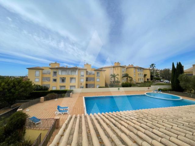 Magnífico Apartamento T2 com Garagem, Inserido em Condomínio Privado com Piscina em Vilamoura