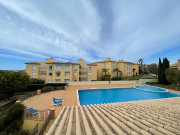 Magnífico Apartamento T2 com Garagem, Inserido em Condomínio Privado com Piscina em Vilamoura
