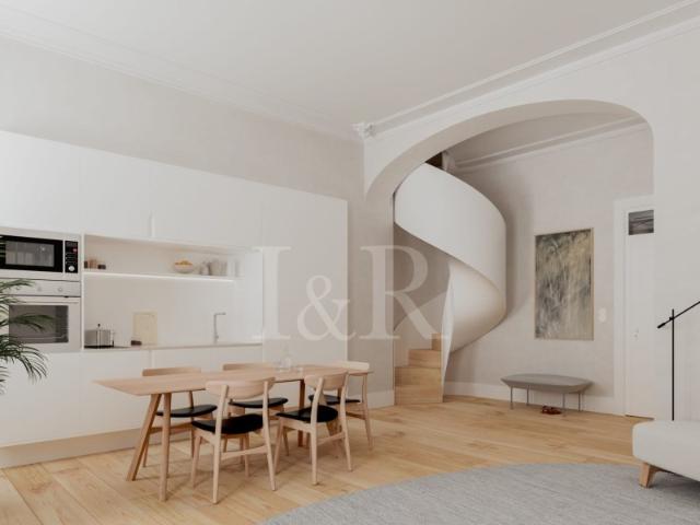 Apartamento T2 duplex com jardim junto à Av. Liberdade, Lisboa