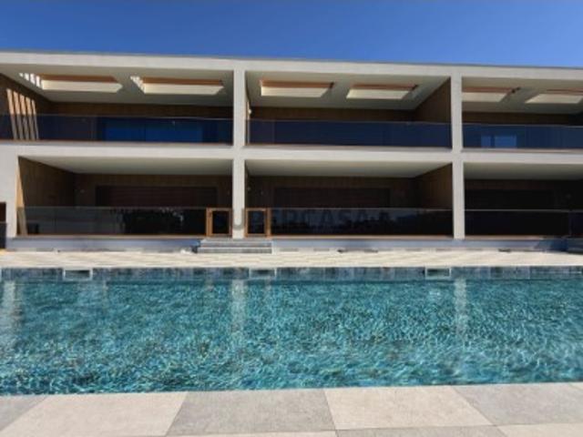 Magnífico Apartamento T2 em Condomínio Fechado junto à Praia de Quarteira, Algarve