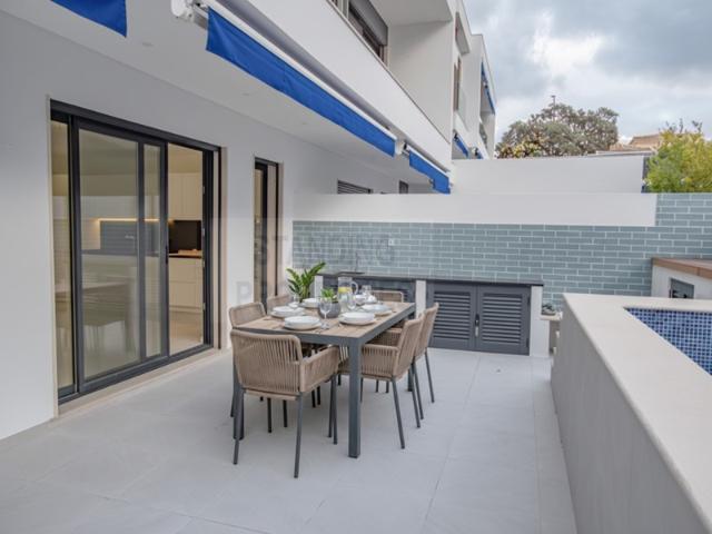 Magnífico Apartamento T2 Novo com terraço e piscina privada em Loulé