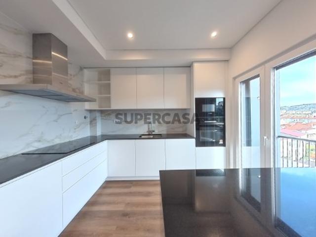 Magnífico Apartamento T3+2 Duplex com garagem e arrecadação em Caneças