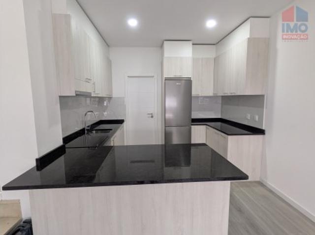 MAGNÍFICO APARTAMENTO T4 PARA ARRENDAMENTO AO QUARTO