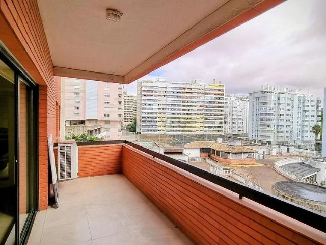Magnifico apartamento T5 com varanda em Miraflores, Algés, Oeiras