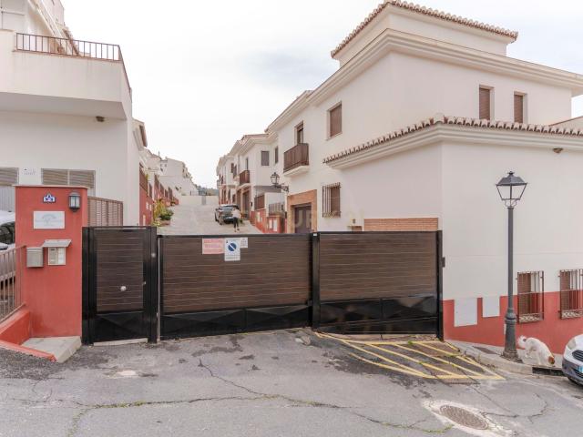 Magnífico Ático en Velez de Benaudalla con vistas y piscina privada y comunitaria