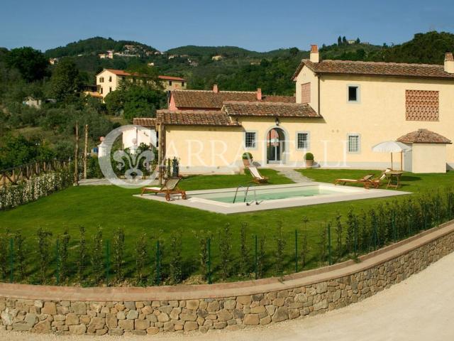 Magnifico borgo di 1750 mq composto da 3 ville con giardino. 1750m² Lamporecchio