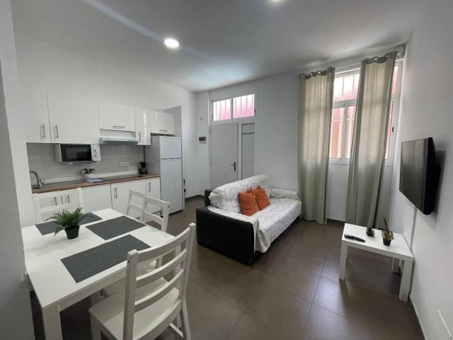 MAGNIFICO PISO BAJO EN LA ISLETA PARA FAMILIA O DOS PAREJAS