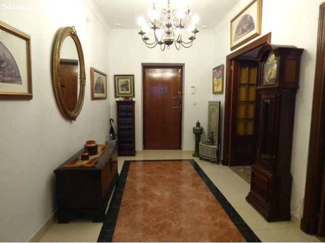 ¡Magnífico piso con ascensor en el centro histórico de Cádiz, junto a la Plaza de San Francisco!