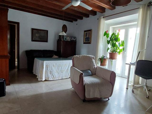 Exclusivo piso de esquina con 6 balcones y vistas a la Bahía en la Alameda