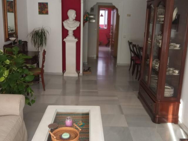 Magnifico piso de 4 habitaciones, salón, cocina,2 baños, garaje y trastero